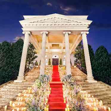 ガーデンヒルズ迎賓館(大宮)/テイクアンドギヴ・ニーズウェディング 大階段