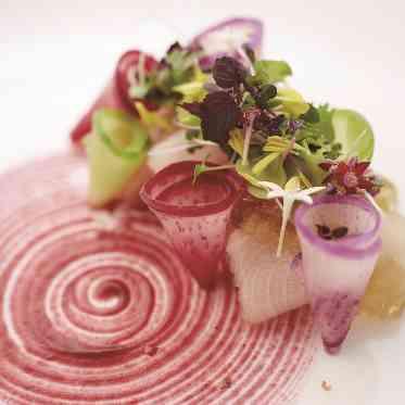 ガーデンヒルズ迎賓館(大宮)/テイクアンドギヴ・ニーズウェディング 美味しいだけでは婚礼料理とは呼べません
見た目にも美味しく、思い出に残る一皿を