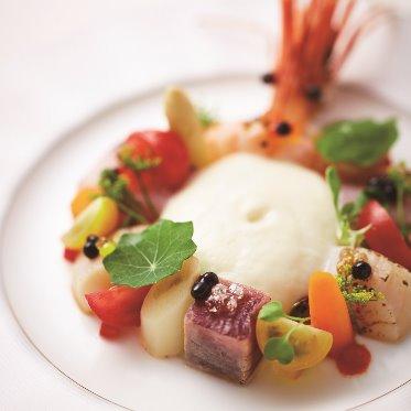 ガーデンヒルズ迎賓館(大宮)/テイクアンドギヴ・ニーズウェディング 彩り鮮やかに 女性も、ご年配の方にも
老若男女にご支持いただける迎賓館の料理