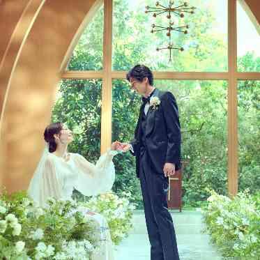 ニーズ千葉みなと by T&G WEDDING(旧 ベイサイドパーク迎賓館 千葉みなと) 全天候型の通年通して、緑と溢れるぬくもりの森のチャペル