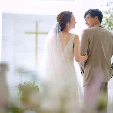 ベイサイドパーク迎賓館(千葉みなと)/テイクアンドギヴ・ニーズウェディング 【写真映え◎】光と水の純白チャペル