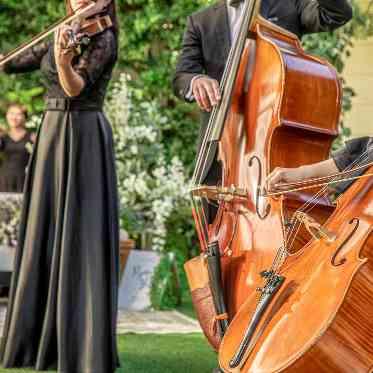 ベイサイドパーク迎賓館(千葉みなと)/テイクアンドギヴ・ニーズウェディング 生演奏の中、緑あふれるガーデンでの挙式♪