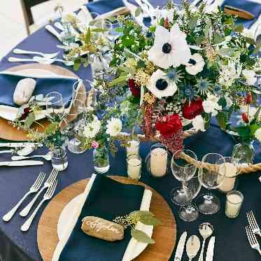 ベイサイドパーク迎賓館(千葉みなと)/テイクアンドギヴ・ニーズウェディング ネイビー×グリーン