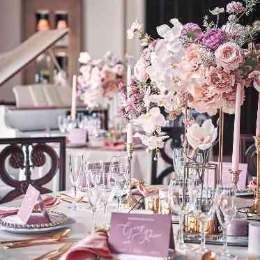 ベイサイドパーク迎賓館(千葉みなと)/テイクアンドギヴ・ニーズウェディング パープル×ピンクの大人可愛い上質なコーディネート