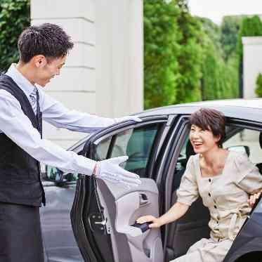 ベイサイドパーク迎賓館(千葉みなと)/テイクアンドギヴ・ニーズウェディング スタッフがお出迎えするので親族への対応も安心