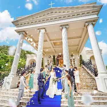 ベイサイドパーク迎賓館(千葉みなと)/テイクアンドギヴ・ニーズウェディング 大階段のカーペットの色も自由に変えられるのでお二人らしく彩って♪