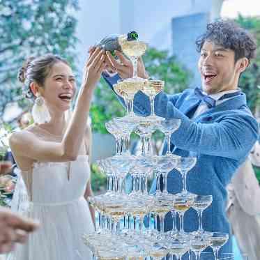 ベイサイドパーク迎賓館(千葉みなと)/テイクアンドギヴ・ニーズウェディング 大盛り上がりのシャンパンタワー!