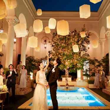 ベイサイドパーク迎賓館(千葉みなと)/テイクアンドギヴ・ニーズウェディング 幻想的なランタン演出はゲストにも大人気♪