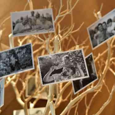 ベイサイドパーク迎賓館(千葉みなと)/テイクアンドギヴ・ニーズウェディング ロビーに想い出のお写真を飾って懐かしい時間を…