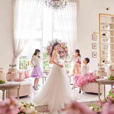 ベイサイドパーク迎賓館(千葉みなと)/テイクアンドギヴ・ニーズウェディング ホワイトハウス:白基調の大人可愛い上質なロビー