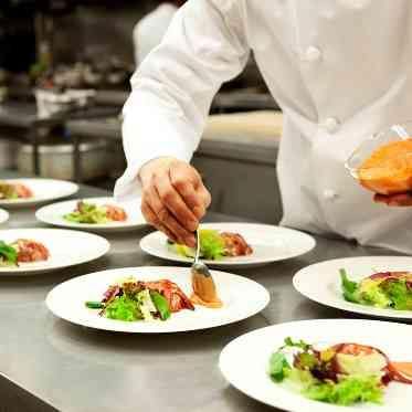 ベイサイドパーク迎賓館(千葉みなと)/テイクアンドギヴ・ニーズウェディング 100人のための料理ではなく1人のための料理を100人分つくる