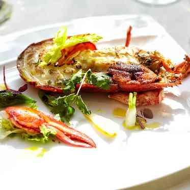 オマール海老で贅沢なおもてなし