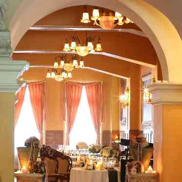 ANTICA ROMA (アンティカローマ) イタリアの薫り漂う上品なダイニングルームへの入り口はアーチ型となっています