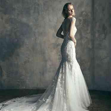 18 (アンウィット) Produced by Casa d' Angela メリハリを強調できるグラマラスなマーメイドライン