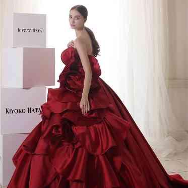 18 (アンウィット) Produced by Casa d' Angela 専任のドレスアドバイザーがお二人に合った衣裳をご提案