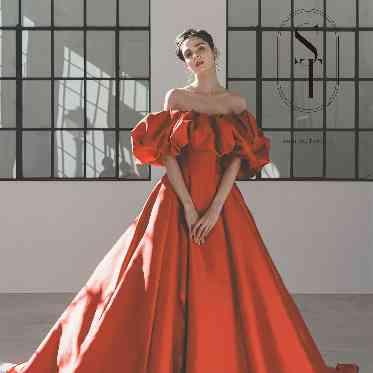 ドラマチックなカラードレス