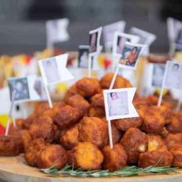 ethica(エシカ) 唐揚げパーティーではお二人の幼い懐かしいオリジナルピックでご用意!