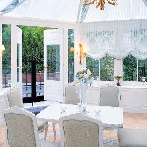 キャメロットヒルズ 別館アネックスのガーデンに併設されたコンサバトリー