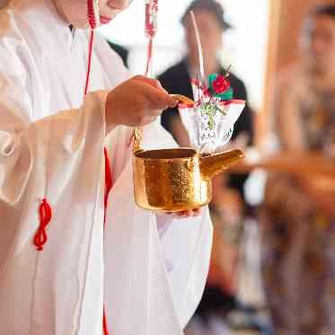 厳かな雰囲気の中で誓うひととき