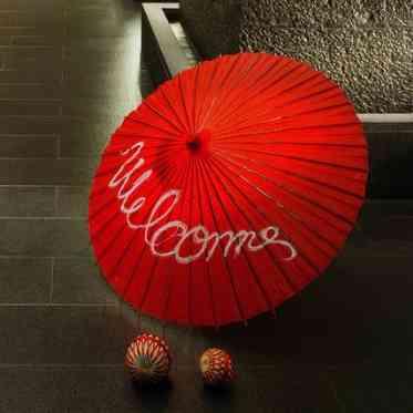 響 風庭 赤坂 番傘をウェルカムアイテムにする粋な装飾も
お二人からのメッセージも添えて