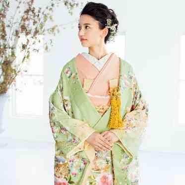 響 風庭 赤坂 緑溢れる庭園でも映える和装