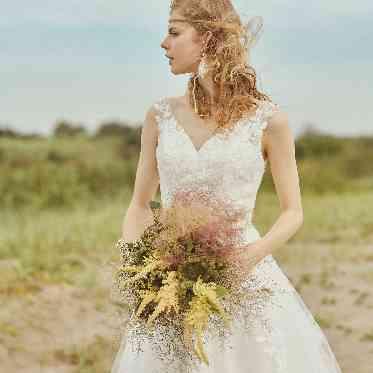 洗練されたシルエット エレガントなデザイン 花嫁を優美に彩る