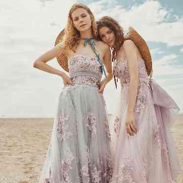 MARINE TOWER WEDDING(マリンタワー ウエディング) 淡いブルー・ピンクのドレスにサッシュベストで可憐な花嫁に