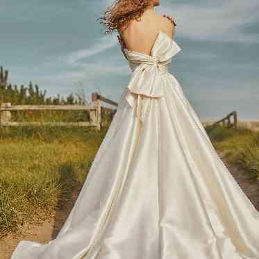 MARINE TOWER WEDDING(マリンタワー ウエディング) 素材感やシルエットなどこだわりのディテールに、特別な日にふさわしいドレスを