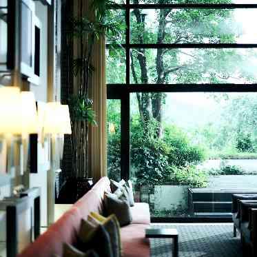 落ち着いた上質なロビーからゲストをおもてなし