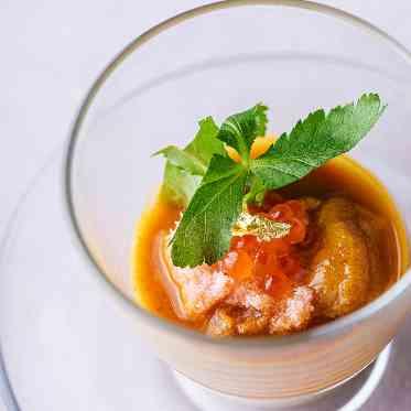 ズワイ蟹味噌とウニの旨味を詰め込んだ茶椀蒸し