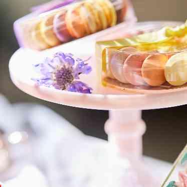 色とりどりのデザートビュッフェ