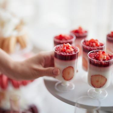 色とりどりのデザートビュッフェ