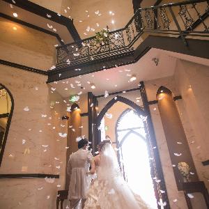 ラトリエ・ドゥ・マリエ フェザーシャワーで挙式のフィナーレも盛大に盛り上がる!