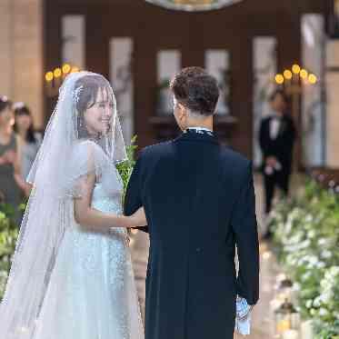 ラトリエ・ドゥ・マリエ ゲストに祝福されてのヴァージンロード