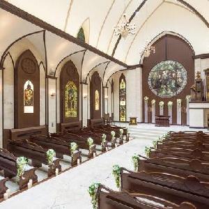 最大110名まで参列できるので、ゲスト席も広々とし、ふたりの姿もよく見える