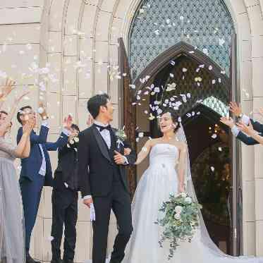 アフターセレモニーはやっぱりフラワーシャワーで♪