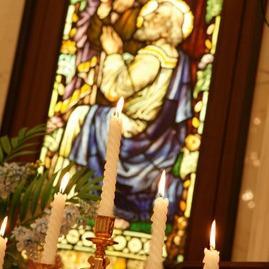 ラトリエ・ドゥ・マリエ アンティークのステンドグラスとパイプオルガンの荘厳な音色が印象的な大聖堂