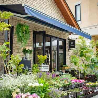 ラトリエ・ドゥ・マリエ 敷地内にはフラワーショップがあり、専属のフローリストと会場フラワーの打合せが可能