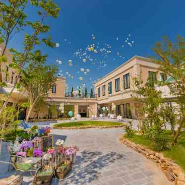 ラトリエ・ドゥ・マリエ ゲートをくぐるとそこはふたりのウェディングステージが広がる