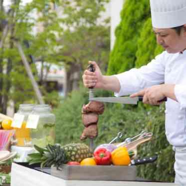 ラトリエ・ドゥ・マリエ シェフがゲストの前で振る舞う料理が楽しめるBBQパーティは大人気