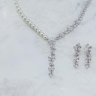 ラトリエ・ドゥ・マリエ アシンメトリーなデザインがおしゃれなネックレス