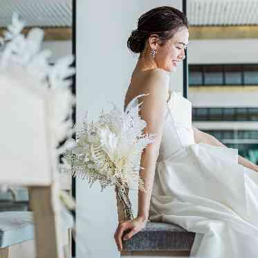 MAISON 8(メゾンエイト) 新婦様のドレス姿を美しく魅せてくれる、まばゆい光の中で織りなす眺望ウェディング。