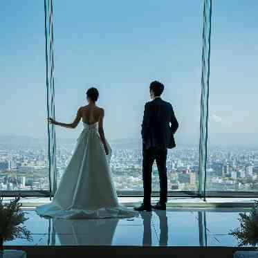 MAISON 8(メゾンエイト) 足下に広がる街並みを眺めながら、景色と余韻に浸る至福のひととき。