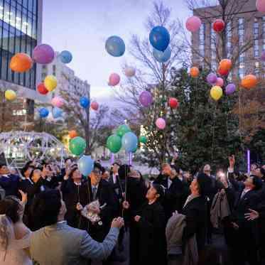 MAISON 8(メゾンエイト) 名駅直結の都心部で叶うバルーンリリース演出。ゲストの想いが一つになる瞬間。