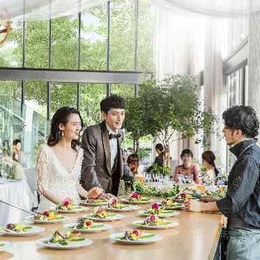 MAISON 8(メゾンエイト) オープンキッチンから届く出来立ての料理を堪能できるレストランスタイル。