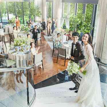 MAISON 8(メゾンエイト) 憧れの階段演出も叶う一軒家貸切ウェディング。