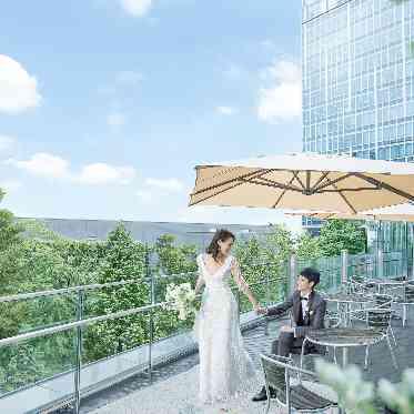 MAISON 8(メゾンエイト) テラスでは、バルーンリリース・デザートビュッフェ・お菓子まきなどの演出も可能。