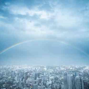 MAISON 8(メゾンエイト) 雨の日もまるで雲の上の世界。地上180mの抜け感と雨上がりの虹はここだけの特等席