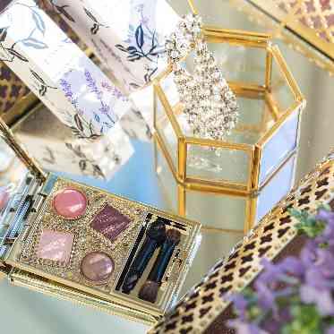 MAISON 8(メゾンエイト) 当日までにリハーサルをおこない信頼関係のあるスタイリストが手がけるメイクアップ