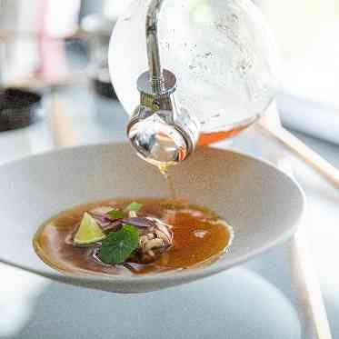 MAISON 8(メゾンエイト) フランスで修行したシェフの料理は、盛り付け一つ一つに拘りを感じることができる